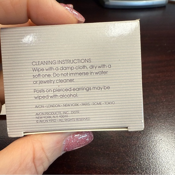 Avon “ship ahoy” Goldtone Nautical Sailboat clip Earrings NIB 1992 - Picture 2 of 5